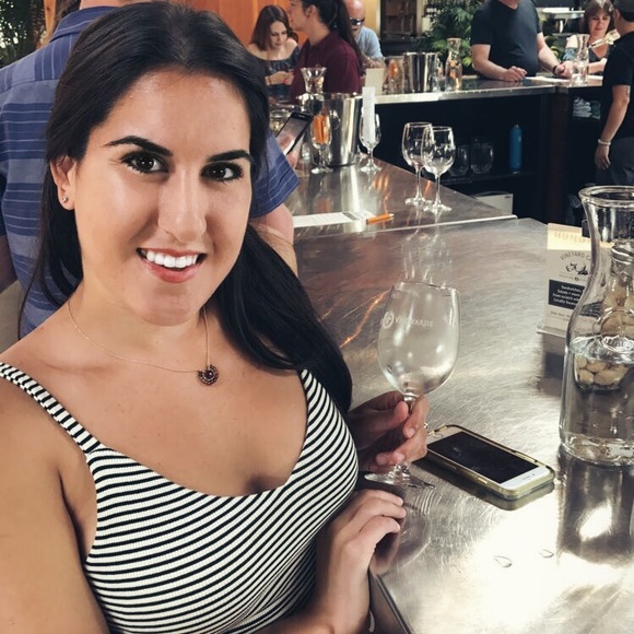 Meet your Posher, Julia - Picture 1 of 1